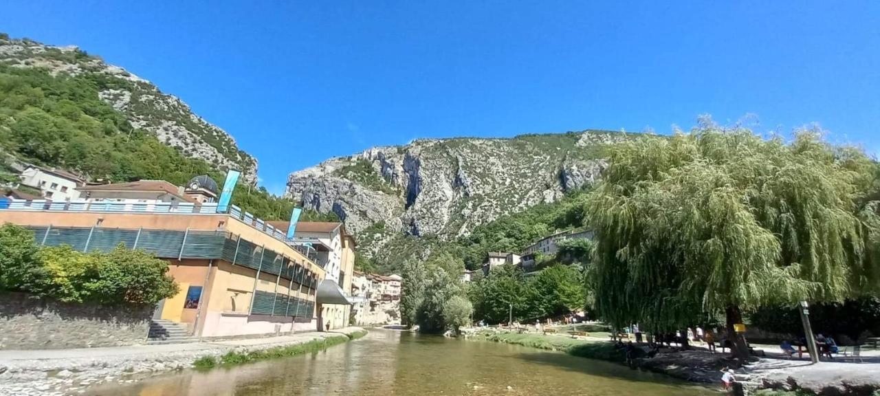 Apartamento Au Bonheur Suspendu Pont-en-Royans Exterior foto
